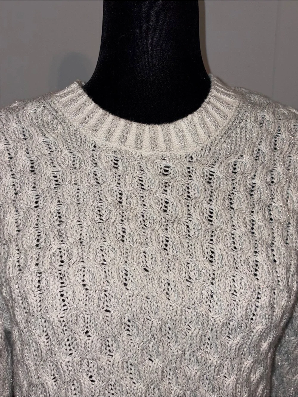 J. Crew Women's Size Medium Cream Cable Knit Sweater - Classic Crewneck